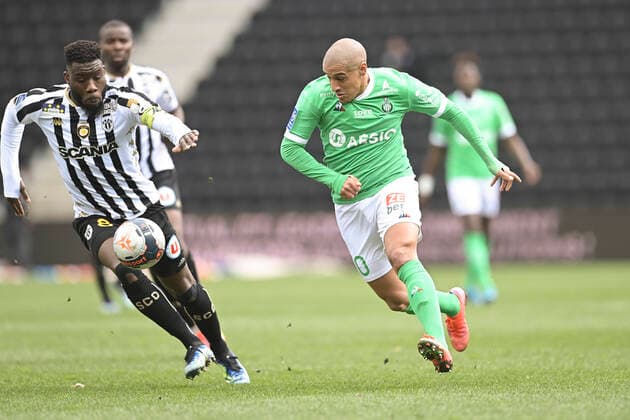 Wahbi Khazri (ASSE) vs Ismael Traore (Angers) FOOTBALL : SCO Angers vs St Etienne - Ligue 1 Uber eats - 13 03 2021 JBAutissier Panoramic 