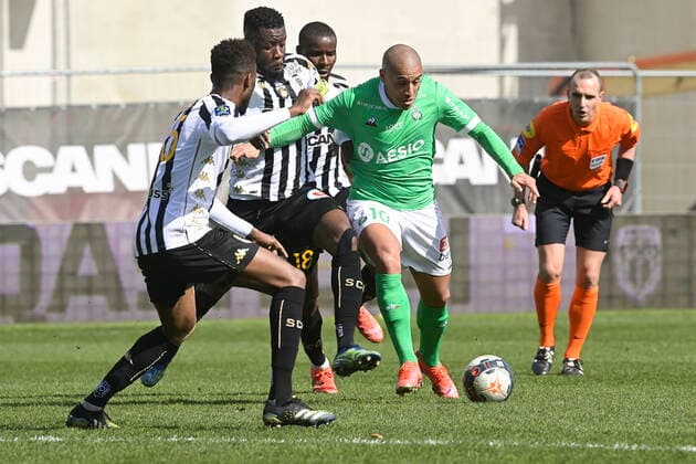 Wahbi Khazri (ASSE) vs Ismael Traore (Angers) FOOTBALL : SCO Angers vs St Etienne - Ligue 1 Uber eats - 13 03 2021 JBAutissier Panoramic 