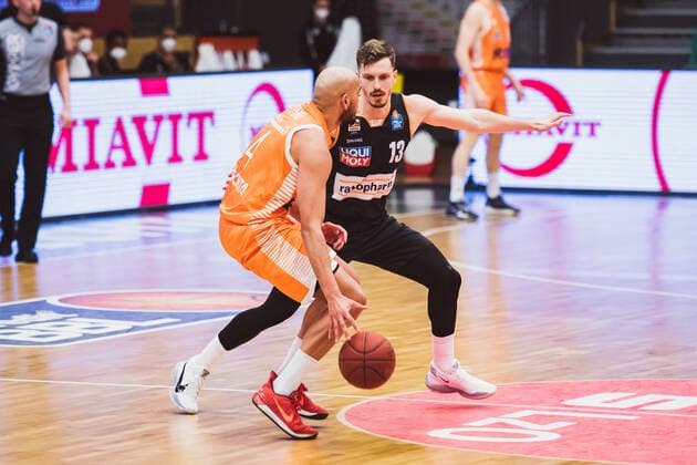 easyCredit BBL 23 Matchday RASTA Vechta vs ratiopharm ulm, 13 03 2021 Stefan Peno RASTA Vechta, 4 , Andreas Obst ratiopharm ulm, 13 easyCredit BBL 23 Matchday RASTA Vechta vs ratiopharm ulm on 13 03 2021 in Vechta RASTA Dome , Germany, Copyright: xBEAUTIFULxSPORTS Neddermannx