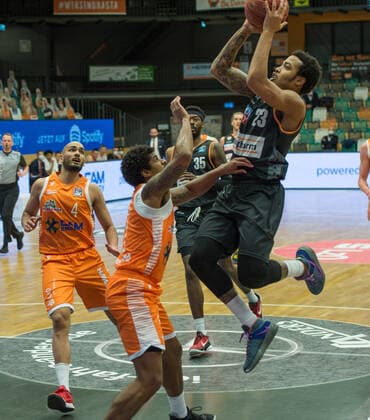 GER, Basketball, RASTA Vechta vs ratiopharm Ulm 13 03 2021, RASTA Dome, Vechta, GER, easy Credit BBL, RASTA Vechta vs ratiopharm Ulm, in picture Troy CAUPAIN ratiopharm Ulm 23 Edgar SOSA Rasta Vechta 12 Stefan PENO Rasta Vechta 4 nordphotoxRojahn nph00310