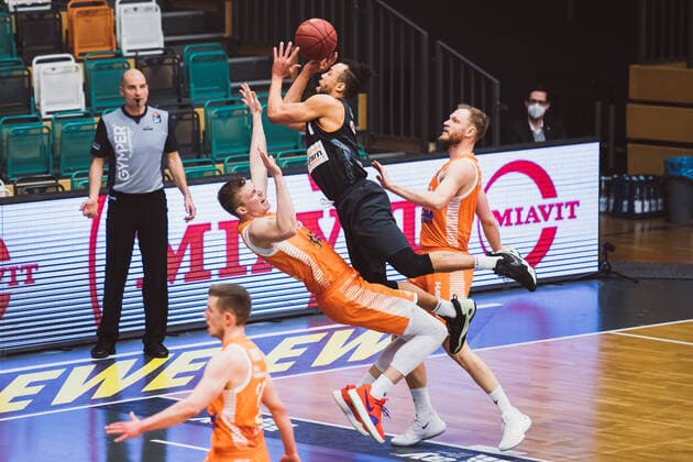 easyCredit BBL 23 Matchday RASTA Vechta vs ratiopharm ulm, 13 03 2021 Bjoern Thomas Rohwer RASTA Vechta, 22 , Demitrius Conger ratiopharm ulm, 1 , Robin Manuel Christen RASTA Vechta, 33 easyCredit BBL 23 Matchday RASTA Vechta vs ratiopharm ulm on 13 03 2021 in Vechta RASTA Dome , Germany, Copyright: xBEAUTIFULxSPORTS Neddermannx