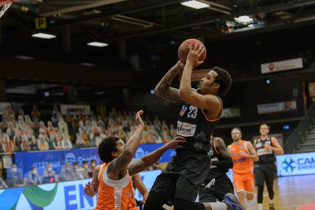 Edgar SOSA 12 Rasta Vechta , Troy CAUPAIN 23 ratiopharm ulm Rasta Vechta vs ratiopharm Ulm, Basketball, easyCredit BBL Bundesliga, 13 03 2021, 23 Matchday, Season 2020 2021 Copyright xErikxHillmer EIBNERx EP ehr Rasta Vechta vs ratiopharm Ulm, Basketball, easyCredit BBL Bundesliga, 13 03 2021, 23 Matchday, Season 2020 2021 Vechta Copyright: xErikxHillmer EIBNERx EP_ehr