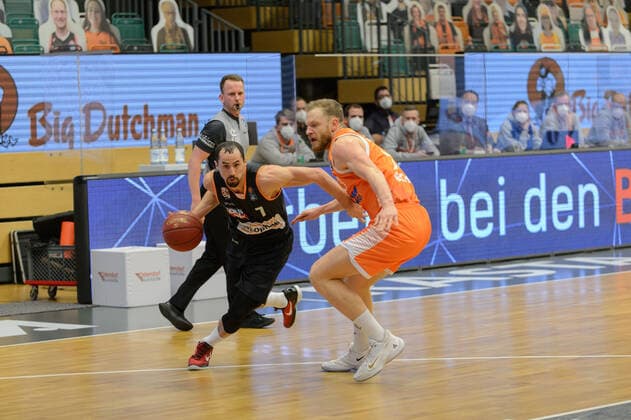 John PETRUCELLI 7 ratiopharm ulm , Robin CHRISTEN 33 Rasta Vechta Rasta Vechta vs ratiopharm Ulm, Basketball, easyCredit BBL Bundesliga, 13 03 2021, 23 Matchday, Season 2020 2021 Copyright xErikxHillmer EIBNERx EP ehr Rasta Vechta vs ratiopharm Ulm, Basketball, easyCredit BBL Bundesliga, 13 03 2021, 23 Matchday, Season 2020 2021 Vechta Copyright: xErikxHillmer EIBNERx EP_ehr