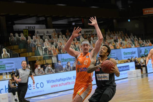 Dennis CLIFFORD 42 Rasta Vechta , Troy CAUPAIN 23 ratiopharm ulm Rasta Vechta vs ratiopharm Ulm, Basketball, easyCredit BBL Bundesliga, 13 03 2021, 23 Matchday, Season 2020 2021 Copyright xErikxHillmer EIBNERx EP ehr Rasta Vechta vs ratiopharm Ulm, Basketball, easyCredit BBL Bundesliga, 13 03 2021, 23 Matchday, Season 2020 2021 Vechta Copyright: xErikxHillmer EIBNERx EP_ehr