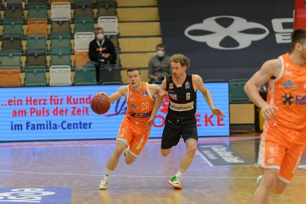 Jannes HUNDT 20 Rasta Vechta , Per GÜNTHER GUENTHER 6 ratiopharm ulm Rasta Vechta vs ratiopharm Ulm, Basketball, easyCredit BBL Bundesliga, 13 03 2021, 23 Matchday, Season 2020 2021 Copyright xErikxHillmer EIBNERx EP ehr Rasta Vechta vs ratiopharm Ulm, Basketball, easyCredit BBL Bundesliga, 13 03 2021, 23 Matchday, Season 2020 2021 Vechta Copyright: xErikxHillmer EIBNERx EP_ehr