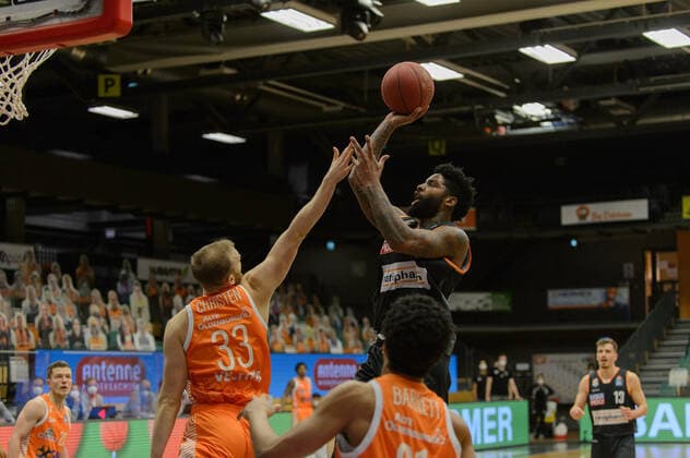 Robin CHRISTEN 33 Rasta Vechta , Cameron CLARK 3 ratiopharm ulm Rasta Vechta vs ratiopharm Ulm, Basketball, easyCredit BBL Bundesliga, 13 03 2021, 23 Matchday, Season 2020 2021 Copyright xErikxHillmer EIBNERx EP ehr Rasta Vechta vs ratiopharm Ulm, Basketball, easyCredit BBL Bundesliga, 13 03 2021, 23 Matchday, Season 2020 2021 Vechta Copyright: xErikxHillmer EIBNERx EP_ehr