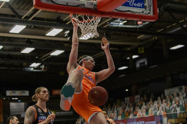 Dennis CLIFFORD 42 Rasta Vechta dunk spectacularly Rasta Vechta vs ratiopharm Ulm, Basketball, easyCredit BBL Bundesliga, 13 03 2021, 23 Matchday, Season 2020 2021 Copyright xErikxHillmer EIBNERx EP ehr Rasta Vechta vs ratiopharm Ulm, Basketball, easyCredit BBL Bundesliga, 13 03 2021, 23 Matchday, Season 2020 2021 Vechta Copyright: xErikxHillmer EIBNERx EP_ehr
