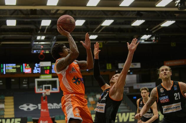 Edgar SOSA 12 Rasta Vechta , Thomas KLEPEISZ 22 ratiopharm ulm Rasta Vechta vs ratiopharm Ulm, Basketball, easyCredit BBL Bundesliga, 13 03 2021, 23 Matchday, Season 2020 2021 Copyright xErikxHillmer EIBNERx EP ehr Rasta Vechta vs ratiopharm Ulm, Basketball, easyCredit BBL Bundesliga, 13 03 2021, 23 Matchday, Season 2020 2021 Vechta Copyright: xErikxHillmer EIBNERx EP_ehr