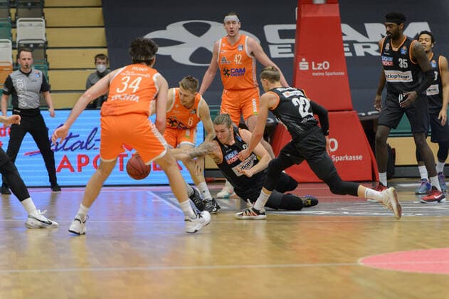 Jesse HUNT 34 Rasta Vechta , Tim HASBARGEN 6 Rasta Vechta , Dylan OSETKOWSKI 21 ratiopharm ulm , Dennis CLIFFORD 42 Rasta Vechta , Thomas KLEPEISZ 22 ratiopharm ulm Rasta Vechta vs ratiopharm Ulm, Basketball, easyCredit BBL Bundesliga, 13 03 2021, 23 Matchday, Season 2020 2021 Copyright xErikxHillmer EIBNERx EP ehr Rasta Vechta vs ratiopharm Ulm, Basketball, easyCredit BBL Bundesliga, 13 03 2021, 23 Matchday, Season 2020 2021 Vechta Copyright: xErikxHillmer EIBNERx EP_ehr
