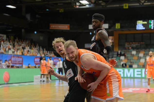 Per GÜNTHER GUENTHER 6 ratiopharm ulm , Robin CHRISTEN 33 Rasta Vechta Rasta Vechta vs ratiopharm Ulm, Basketball, easyCredit BBL Bundesliga, 13 03 2021, 23 Matchday, Season 2020 2021 Copyright xErikxHillmer EIBNERx EP ehr Rasta Vechta vs ratiopharm Ulm, Basketball, easyCredit BBL Bundesliga, 13 03 2021, 23 Matchday, Season 2020 2021 Vechta Copyright: xErikxHillmer EIBNERx EP_ehr
