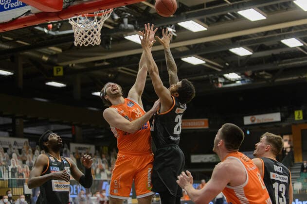 Jesse HUNT 34 Rasta Vechta , Troy CAUPAIN 23 ratiopharm ulm Rasta Vechta vs ratiopharm Ulm, Basketball, easyCredit BBL Bundesliga, 13 03 2021, 23 Matchday, Season 2020 2021 Copyright xErikxHillmer EIBNERx EP ehr Rasta Vechta vs ratiopharm Ulm, Basketball, easyCredit BBL Bundesliga, 13 03 2021, 23 Matchday, Season 2020 2021 Vechta Copyright: xErikxHillmer EIBNERx EP_ehr
