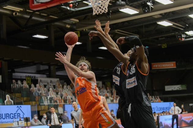 Jesse HUNT 34 Rasta Vechta , Troy CAUPAIN 23 ratiopharm ulm , Aric HOLMAN 35 ratiopharm ulm Rasta Vechta vs ratiopharm Ulm, Basketball, easyCredit BBL Bundesliga, 13 03 2021, 23 Matchday, Season 2020 2021 Copyright xErikxHillmer EIBNERx EP ehr Rasta Vechta vs ratiopharm Ulm, Basketball, easyCredit BBL Bundesliga, 13 03 2021, 23 Matchday, Season 2020 2021 Vechta Copyright: xErikxHillmer EIBNERx EP_ehr