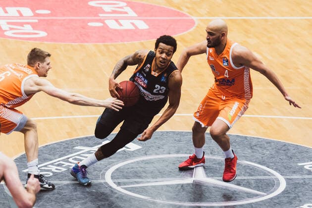 easyCredit BBL 23 Matchday RASTA Vechta vs ratiopharm ulm, 13 03 2021 Troy Caupain ratiopharm ulm, 23 , Stefan Peno RASTA Vechta, 4 easyCredit BBL 23 Matchday RASTA Vechta vs ratiopharm ulm on 13 03 2021 in Vechta RASTA Dome , Germany, Copyright: xBEAUTIFULxSPORTS Neddermannx
