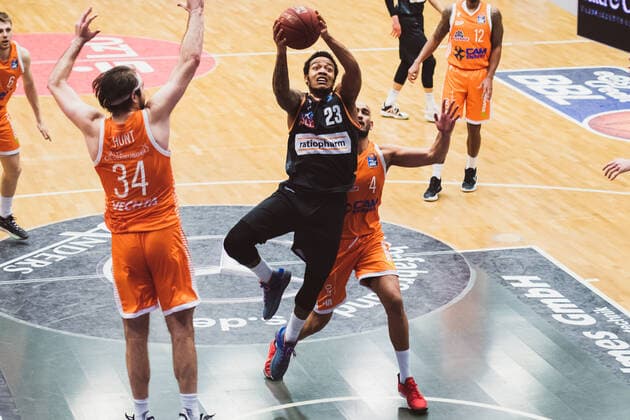 easyCredit BBL 23 Matchday RASTA Vechta vs ratiopharm ulm, 13 03 2021 Troy Caupain ratiopharm ulm, 23 , Jesse Johannes Hunt RASTA Vechta, 34 , Stefan Peno RASTA Vechta, 4 easyCredit BBL 23 Matchday RASTA Vechta vs ratiopharm ulm on 13 03 2021 in Vechta RASTA Dome , Germany, Copyright: xBEAUTIFULxSPORTS Neddermannx
