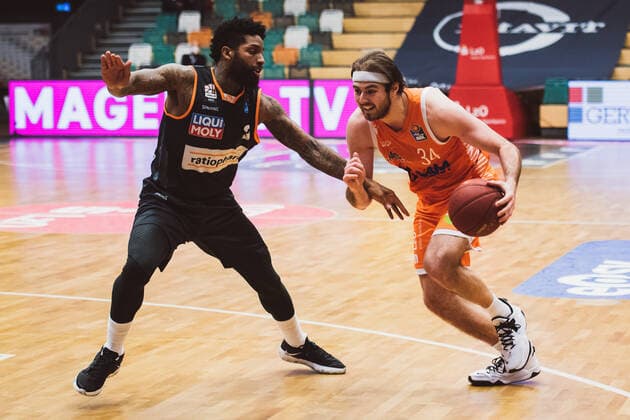 easyCredit BBL 23 Matchday RASTA Vechta vs ratiopharm ulm, 13 03 2021 Cameron Clark ratiopharm ulm, 3 , Jesse Johannes Hunt RASTA Vechta, 34 easyCredit BBL 23 Matchday RASTA Vechta vs ratiopharm ulm on 13 03 2021 in Vechta RASTA Dome , Germany, Copyright: xBEAUTIFULxSPORTS Neddermannx