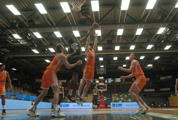 GER, Basketball, RASTA Vechta vs ratiopharm Ulm 13 03 2021, RASTA Dome, Vechta, GER, easy Credit BBL, RASTA Vechta vs ratiopharm Ulm, in picture Aric HOLMAN ratiopharm Ulm 35 Robin CHRISTEN Rasta Vechta 33 Jesse HUNT Rasta Vechta 34 Dennis CLIFFORD Rasta Vechta 42 nordphotoxRojahn nph00310
