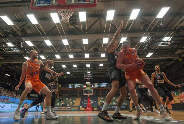 GER, Basketball, RASTA Vechta vs ratiopharm Ulm 13 03 2021, RASTA Dome, Vechta, GER, easy Credit BBL, RASTA Vechta vs ratiopharm Ulm, in picture Dennis CLIFFORD Rasta Vechta 42 Isaiah WILKINS ratiopharm Ulm 11 Robin CHRISTEN Rasta Vechta 33 Troy CAUPAIN ratiopharm Ulm 23 nordphotoxRojahn nph00310