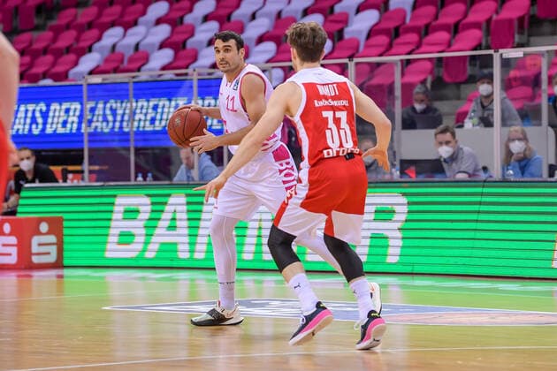 easyCredit BBL, Telekom Baskets Bonn vs Brose Bamberg, 13 03 2021 Anthony DiLeo Telekom Baskets Bonn, 11, right in duel with Bennet Hundt Brose Bamberg, 33, easyCredit BBL, Telekom Baskets Bonn vs Brose Bamberg on 13 03 2021 at Telekom Dome, Bonn North Rhine Westphalia Copyright: xBEAUTIFULxSPORTS Mueller-Laschetx