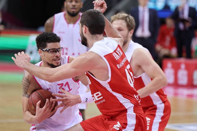 GER, Easycredit BBL, Telekom Baskets Bonn vs Brose Bamberg 13 03 2021, Telekom Dome, Bonn, GER, Easycredit BBL, Telekom Baskets Bonn vs Brose Bamberg, pictured Isaiah Philmore Telekom Bonn 31 , one-on-one against David Kravish Brose Bamberg 45 , nordphotoxGmBHx xMeuter nph00351