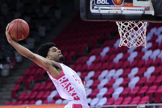 GER, Easycredit BBL, Telekom Baskets Bonn vs Brose Bamberg 13 03 2021, Telekom Dome, Bonn, GER, Easycredit BBL, Telekom Baskets Bonn vs Brose Bamberg, pictured Jalen Hudson Telekom Bann 6 , with a basket. nordphotoxGmBHx xMeuter nph00351