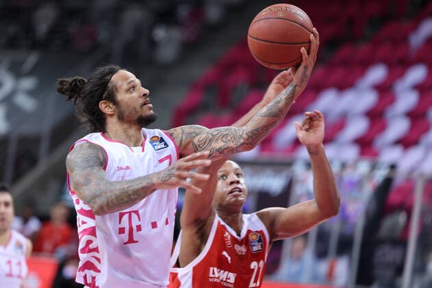 GER, Easycredit BBL, Telekom Baskets Bonn vs Brose Bamberg 13 03 2021, Telekom Dome, Bonn, GER, Easycredit BBL, Telekom Baskets Bonn vs Brose Bamberg, pictured Chris Babb Telekom Bonn 7 , one-on-one against Devon Hall Brose Bamberg 22 , nordphotoxGmBHx xMeuter nph00351