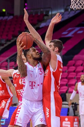 easyCredit BBL, Telekom Baskets Bonn vs Brose Bamberg, 13 03 2021 James Thompson IV Telekom Baskets Bonn, 3, left in a duel with David Kravish Brose Bamberg, 45 , easyCredit BBL, Telekom Baskets Bonn vs Brose Bamberg on 13 03 2021 at Telekom Dome, Bonn Nordrhein Westfalen Copyright: xBEAUTIFULxSPORTS Mueller-Laschetx