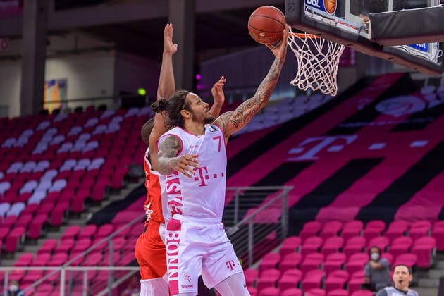 easyCredit BBL, Telekom Baskets Bonn vs Brose Bamberg, 13 03 2021 Chris Babb Telekom Baskets Bonn, 7 gets the better of a one-on-one battle at the basket, easyCredit BBL, Telekom Baskets Bonn vs Brose Bamberg on 13 03 2021 at the Telekom Dome, Bonn North Rhine Westphalia Copyright: xBEAUTIFULxSPORTS Mueller-Laschetx