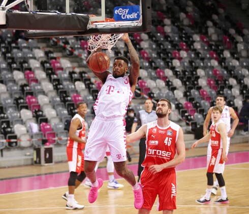 James Thompson IV Telekom Baskets Bonn vs Brose Bamberg , Dunking easyCredit BBL 1 Bundesliga , Season 2020 2021 , Matchday 23