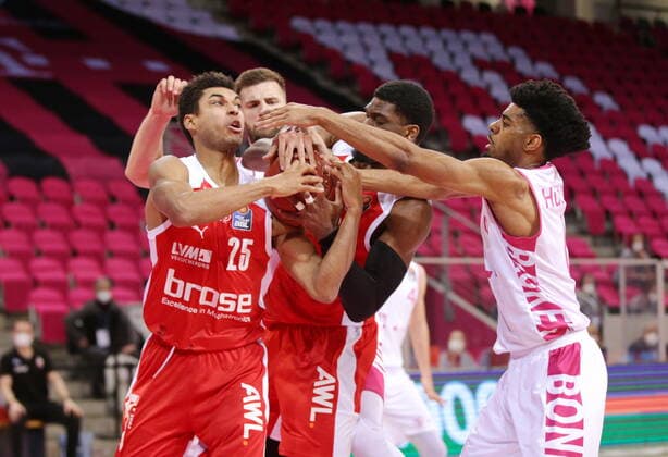 Leon Kratzer, Jalen Hudson Telekom Baskets Bonn vs Kenneth Ogbe, Shevon Thompson Brose Bamberg easyCredit BBL 1 Bundesliga , Season 2020 2021 , Matchday 23