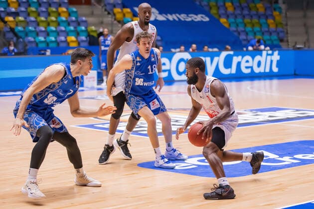 Fraport Skyliners JobStairs Giessen 46ers, easyCredit BBL Jonathan Stark Giessen, 1, right tries to pass Bruno Vrcic Fraport Skyliners, 7, left and Joe Rahon Fraport Skyliners, 18 In the background Brandon Bowman Giessen, 15 Basketball match of the easyCredit BBL between Fraport Skyliners and JobStairs Giessen 46ers on 13 March 2021 at Fraport Arena in Frankfurt am Main , Frankfurt am Main Hesse Germany Fraport Arena