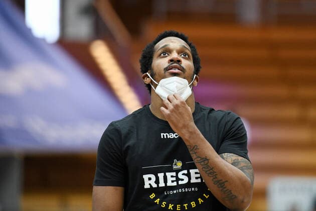 Barry Brown Jr MHP Riesen Ludwigsburg before the game, GER, HAKRO Merlins Crailsheim vs MHP Riesen Ludwigsburg, 14 03 2021, 23 Spieltag easycredit Basketball Bundesliga, Spielzeit 2020 2021 GER, HAKRO Merlins Crailsheim vs MHP Riesen Ludwigsburg, 14 03 2021, 23 Spieltag easycredit Basketball Bundesliga, Spielzeit 2020 2021 Crailsheim Copyright: xEibnerxPressefoto MichaelxMemmlerx EP_MMR