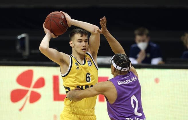 Malte Delow, Nelson Weidemann action game scene duel sports basketball BBL Bundesliga men season 2020 2021 14 03 2021 ALBA Berlin vs BG Göttingen
