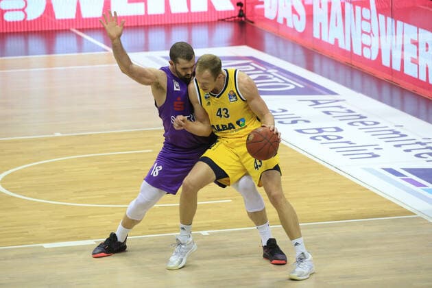 DEU, GER, 1 BBL, ALBA vs BG Goettingen, 14 03 2021, Mercedes Benz Arena, Berlin, DEU, GER, 1 BBL, ALBA vs BG Goettingen, in picture Luke Sikma ALBA Berlin 43 , Harper Kamp Goettingen 18 nordphotoxGmbHx xEngler nph00076