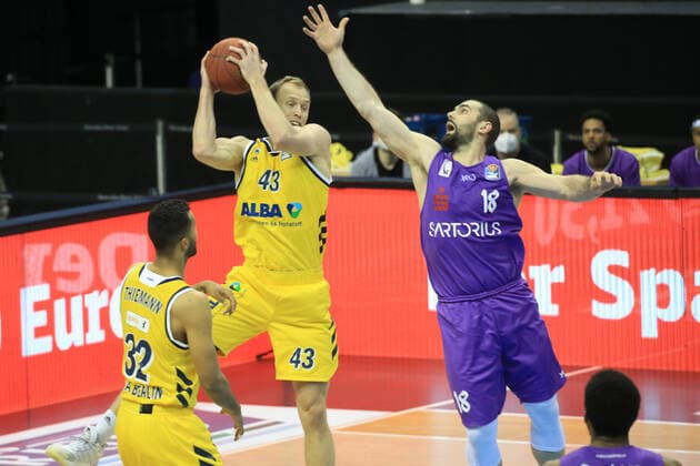 DEU, GER, 1 BBL, ALBA vs BG Goettingen, 14 03 2021, Mercedes Benz Arena, Berlin, DEU, GER, 1 BBL, ALBA vs BG Goettingen, in picture Luke Sikma ALBA Berlin 43 , Harper Kamp Goettingen 18 nordphotoxGmbHx xEngler nph00076