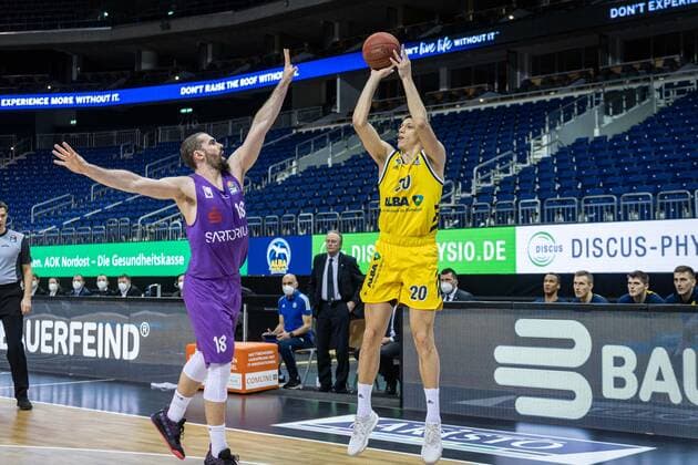 Basketball Berlin 14 03 2021 Season 2020 2021 1 Bundesliga easyCredit BBL Alba Berlin BG Göttingen Simone Fontecchio Alba Berlin, No 20 Harper Kamp Göttingen, No 18
