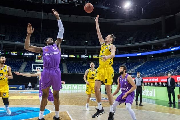 Basketball Berlin 14 03 2021 Season 2020 2021 1 Bundesliga easyCredit BBL Alba Berlin BG Göttingen Marcus Eriksson Alba Berlin, No 08 Tai Odiase Göttingen, No 21