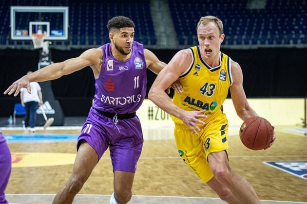 Basketball Berlin 14 03 2021 Season 2020 2021 1 Bundesliga easyCredit BBL Alba Berlin BG Göttingen Luke Sikma Alba Berlin, No 43 Marvin Omuvwie Göttingen, No 11
