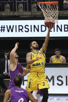 Rihards Lomazs, Peyton Siva Action Game Scene Duel Sports Basketball BBL Bundesliga Men Season 2020 2021 14 03 2021 ALBA Berlin vs BG Göttingen