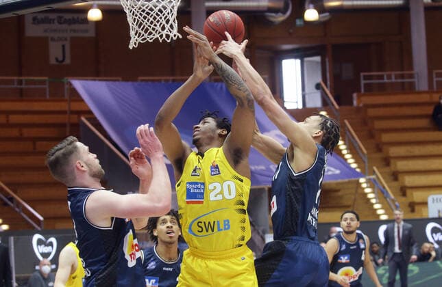 Ludwigsburg , Basketball easyCredit BBL Bundesliga , HAKRO Merlins Crailsheim vs MHP Riesen Ludwigsburg , from left Fabian Bleck Merlins Desi Rodriguez Riesen Jamuni McNeace Merlins