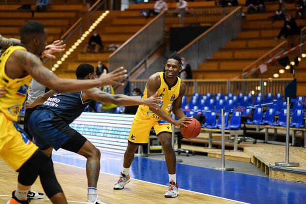 Jaleen Smith MHP Riesen Ludwigsburg on the ball, GER, HAKRO Merlins Crailsheim vs MHP Riesen Ludwigsburg, 14 03 2021, 23 matchday easycredit Basketball Bundesliga, season 2020 2021 GER, HAKRO Merlins Crailsheim vs MHP Riesen Ludwigsburg, 14 03 2021, 23 matchday easycredit Basketball Bundesliga, season 2020 2021 Crailsheim Copyright: xEibnerxPressefoto MichaelxMemmlerx EP_MMR