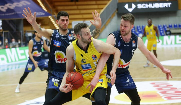 Ludwigsburg , Basketball easyCredit BBL Bundesliga , HAKRO Merlins Crailsheim vs MHP Riesen Ludwigsburg , from left Bogdan Radosavljevic Merlins Jonas Wohlfarth Bottermann Riesen Fabian Bleck Merlins