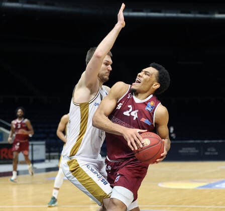 Martin Peterka Basketball Loewen Braunschweig , George King Chemnitz99