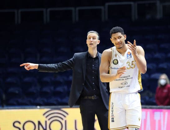 Headcoach Pete Strobl Basketball Loewen Braunschweig , Karim Jallow Basketball Loewen Braunschweig