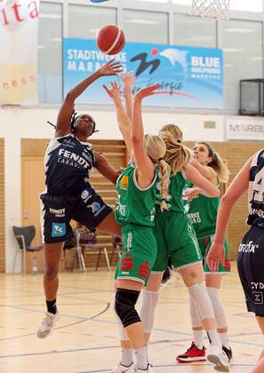 14 03 2021, xovx, Basketball Damen 1 Bundesliga, BC Pharmaserv Marburg XCYDE Angels Nördlingen v l Respect Leaphart XCYDE Angels Nördlingen , Marie Bertholdt BC Pharmaserv Marburg , Hanna Crymble BC Pharmaserv Marburg , Theresa Simon BC Pharmaserv Marburg Marburg Sporthalle Georg Gaßmann Stadion Hessen Germany DE