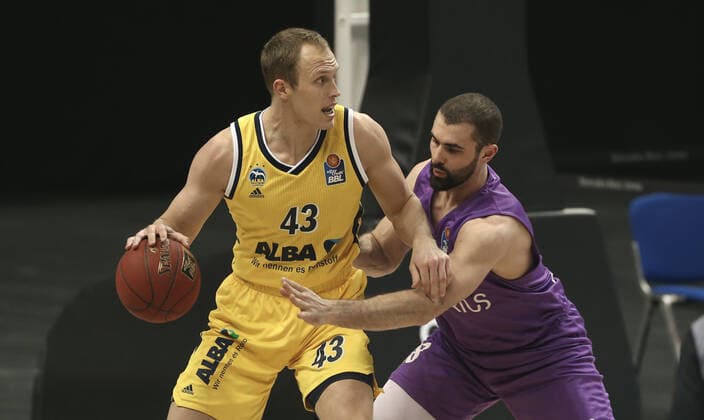 Luke Sikma, Harper Kamp action game scene duel sports basketball BBL Bundesliga men season 2020 2021 14 03 2021 ALBA Berlin vs BG Göttingen