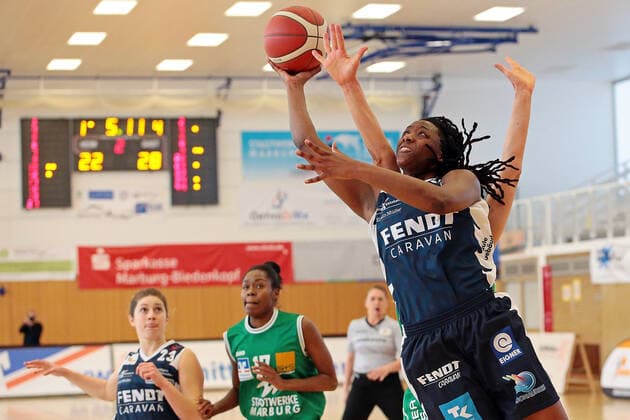 14 03 2021, xovx, Basketball Damen 1 Bundesliga, BC Pharmaserv Marburg XCYDE Angels Nördlingen v l Laken James XCYDE Angels Nördlingen , Tonisha Baker BC Pharmaserv Marburg , Hanna Crymble BC Pharmaserv Marburg , Respect Leaphart XCYDE Angels Nördlingen Marburg Sporthalle Georg Gaßmann Stadion Hessen Germany DE