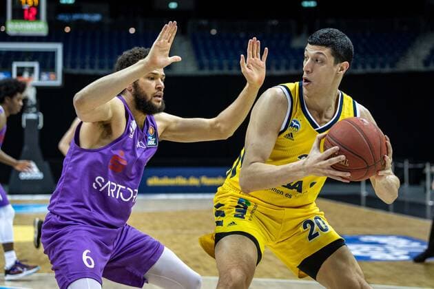 Basketball Berlin 14 03 2021 Season 2020 2021 1 Bundesliga easyCredit BBL Alba Berlin BG Göttingen Simone Fontecchio Alba Berlin, No 20 Luke Nelson Göttingen, No 06