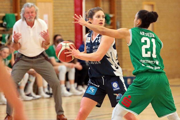 14 03 2021, xovx, Basketball Damen 1 Bundesliga, BC Pharmaserv Marburg XCYDE Angels Nördlingen v l Laken James XCYDE Angels Nördlingen , Rachel Arthur BC Pharmaserv Marburg Marburg Sporthalle Georg Gaßmann Stadion Hessen Deutschland DE