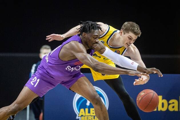 Basketball Berlin 14 03 2021 Season 2020 2021 1 Bundesliga easyCredit BBL Alba Berlin BG Göttingen Ben Lammers Alba Berlin, No 50 Tai Odiase Göttingen, No 21