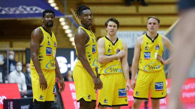 Ludwigsburg , Basketball easyCredit BBL Bundesliga , HAKRO Merlins Crailsheim vs MHP Riesen Ludwigsburg , from left Yorman Polas bartolo Jaleen Smith Jordan Hulls Lukas Herzog Riesen
